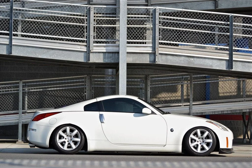 Nissan 350z with Fortune Auto 500 Series