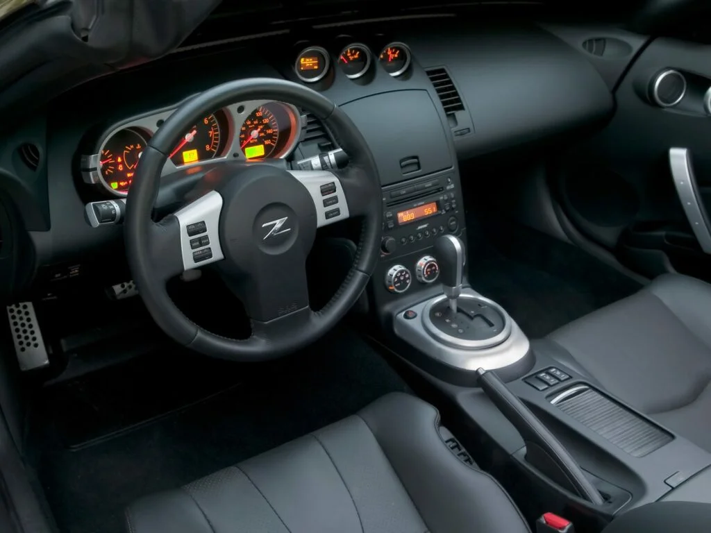 Nissan 350z Touring model has electric leather seats
