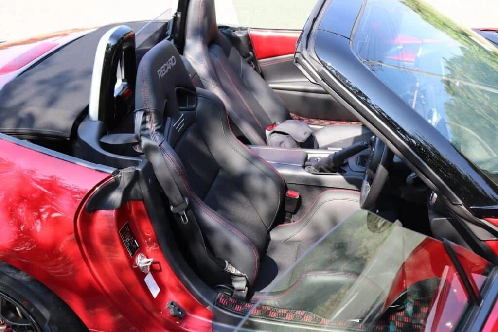 A Mazda Miata (MX-5) ND with Recaro SR-7 Lassic Seat