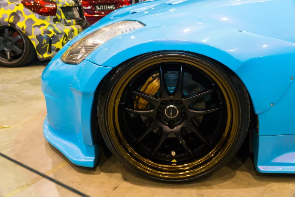 Aftermarket wheels on a Nissan 350z
