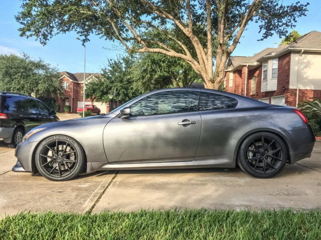 Infiniti G37 coupe with Akebono BBK installed