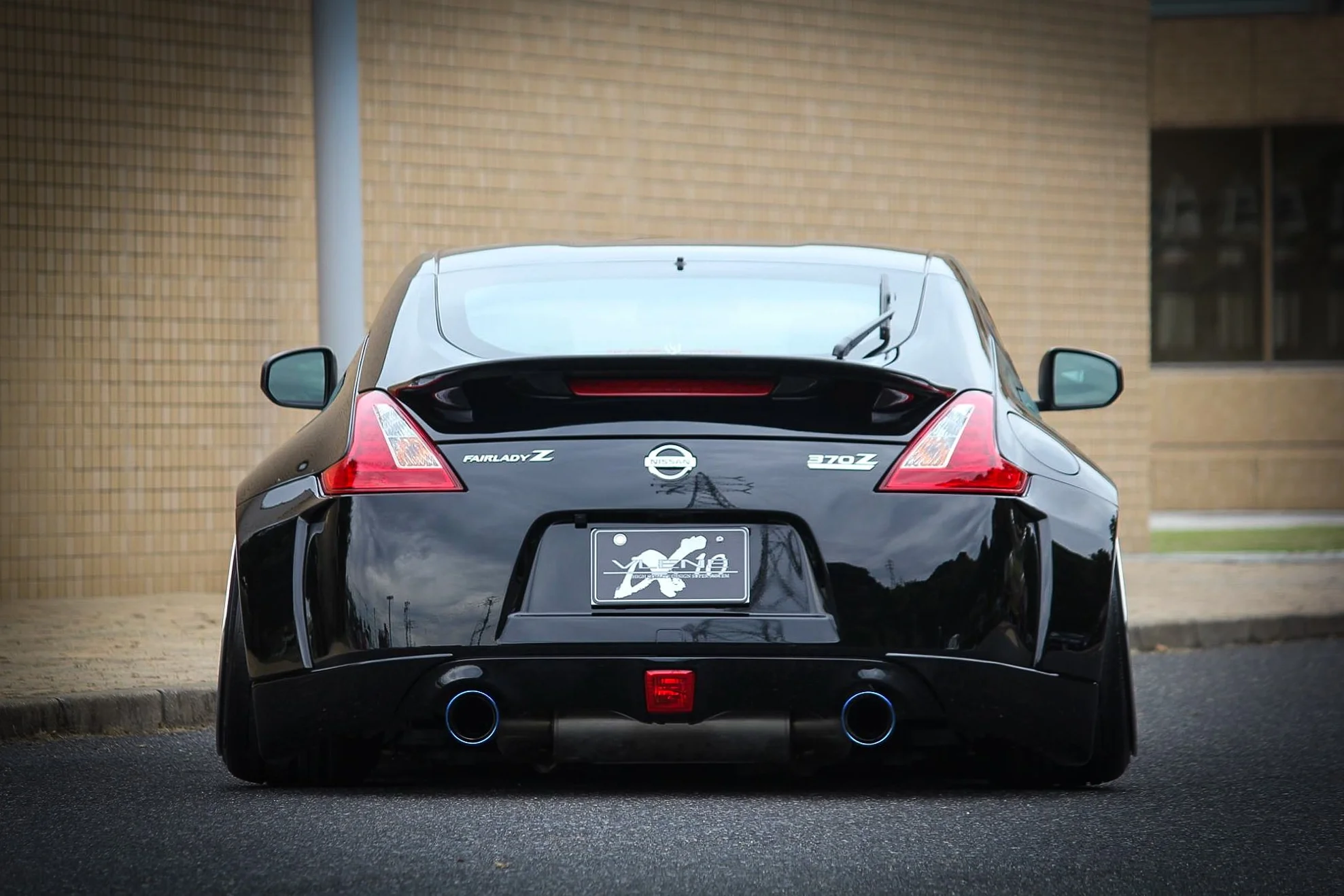 Nissan 370Z with negative wheel camber
