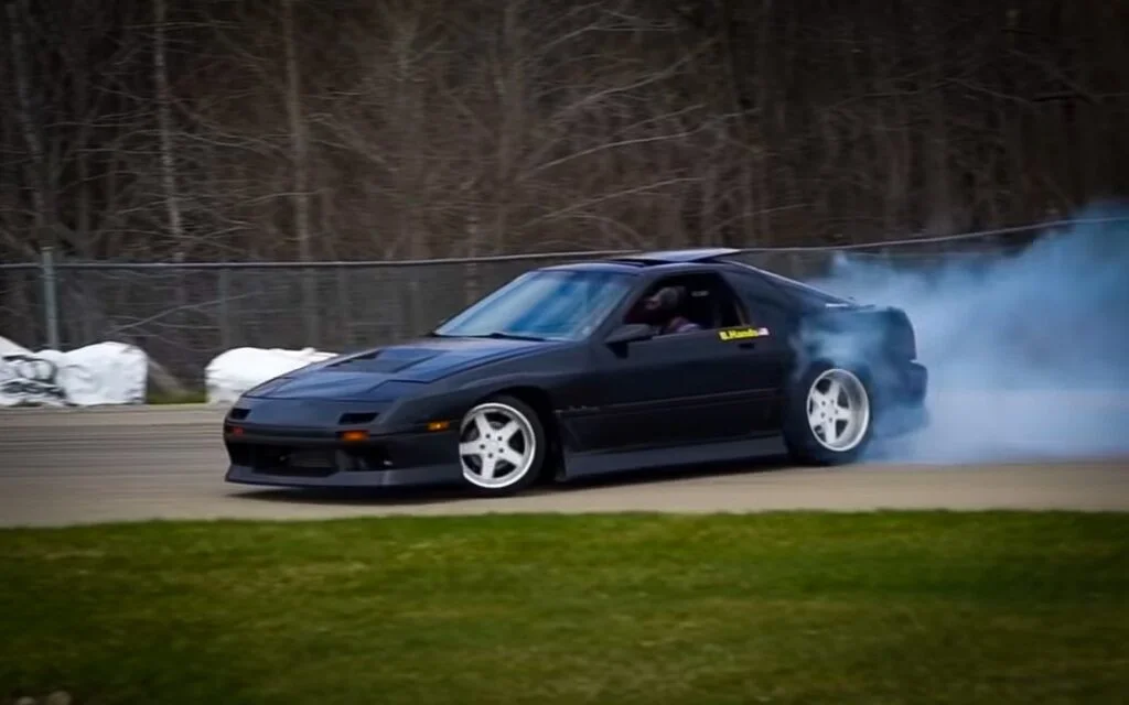 Mazda FC RX7 drifting