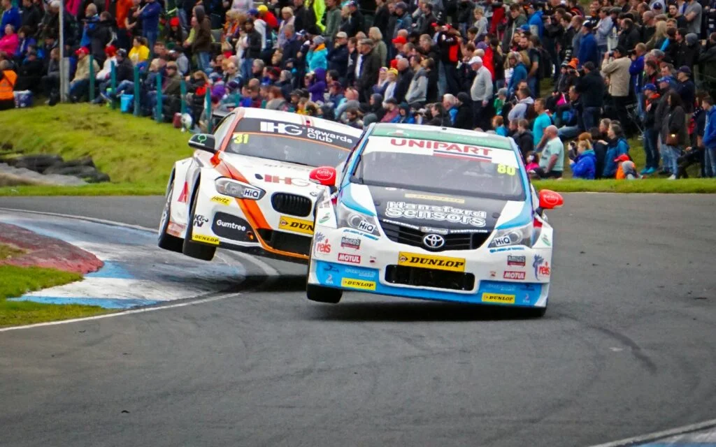 Race cars using negative camber to get a better contact patch