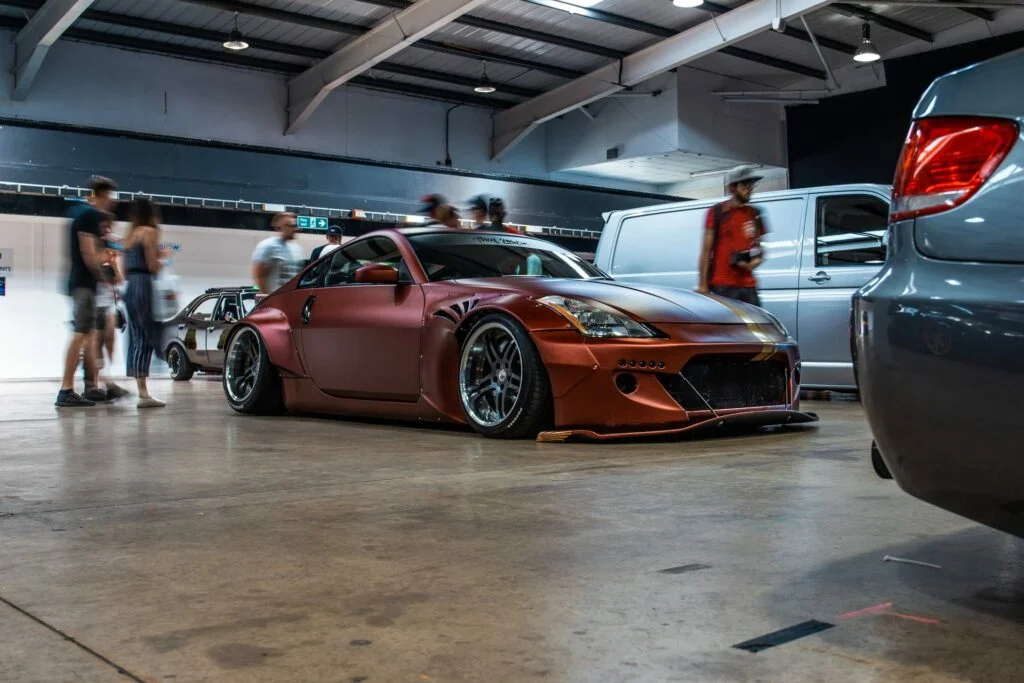 Nissan 350z with staggered wheel fitment