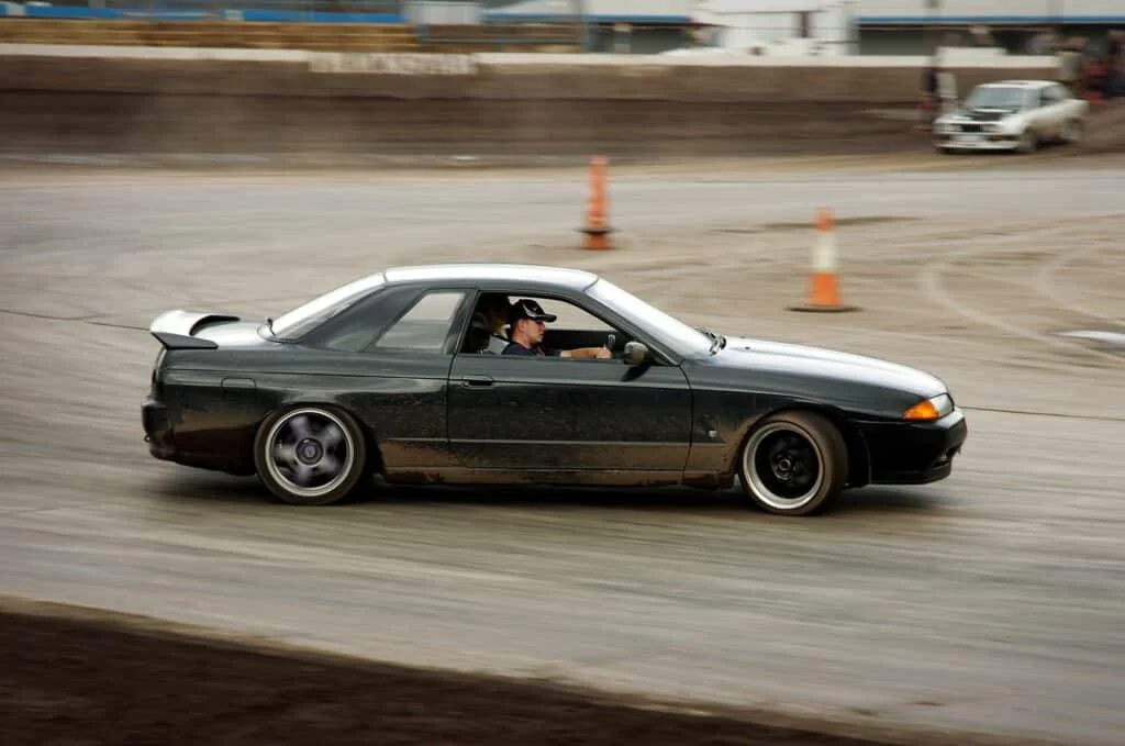 Rear wheel drive car oversteering