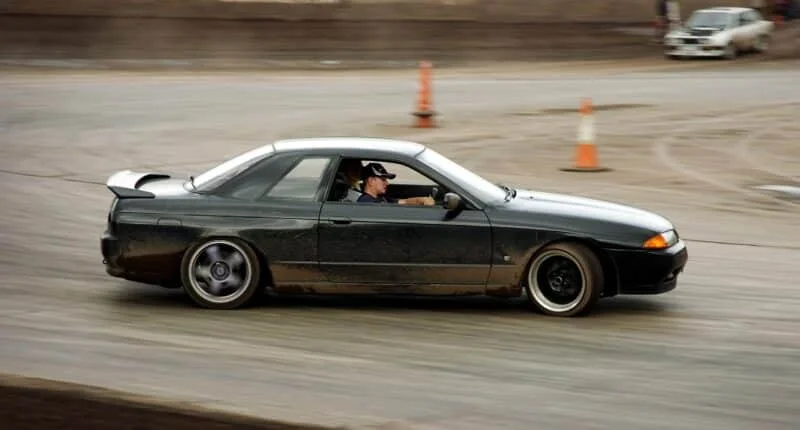 Rear wheel drive car oversteering