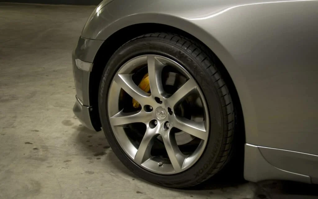 Infiniti G35's factory Brembo brakes