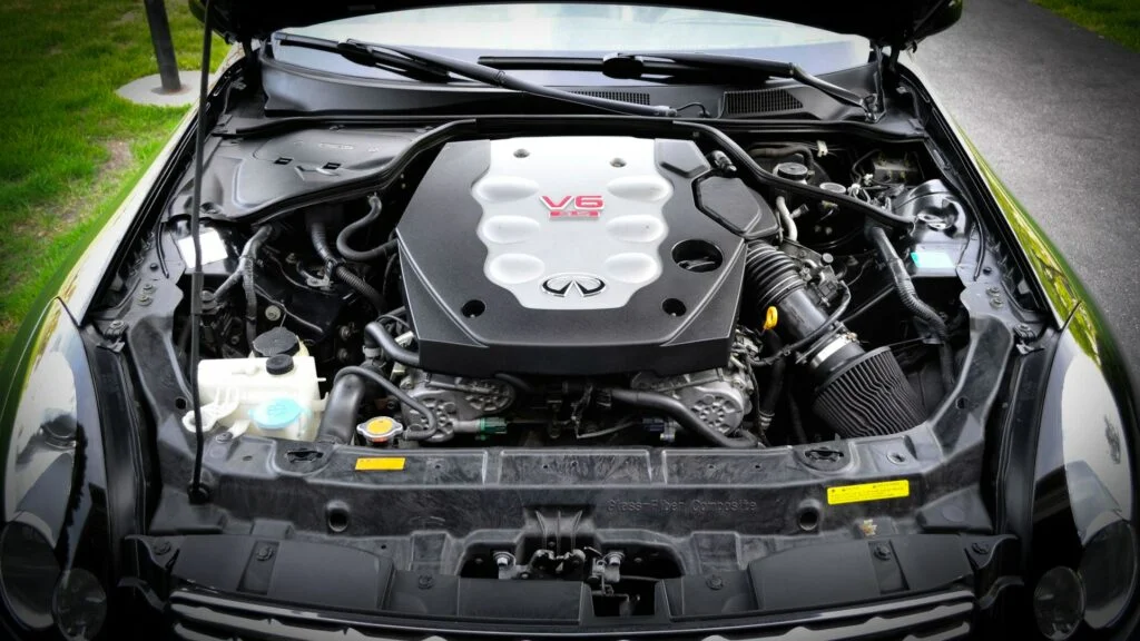 Infiniti G35's VQ35DE V6 engine
