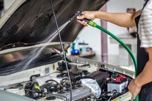 Rinsing engine degreaser with a water hose