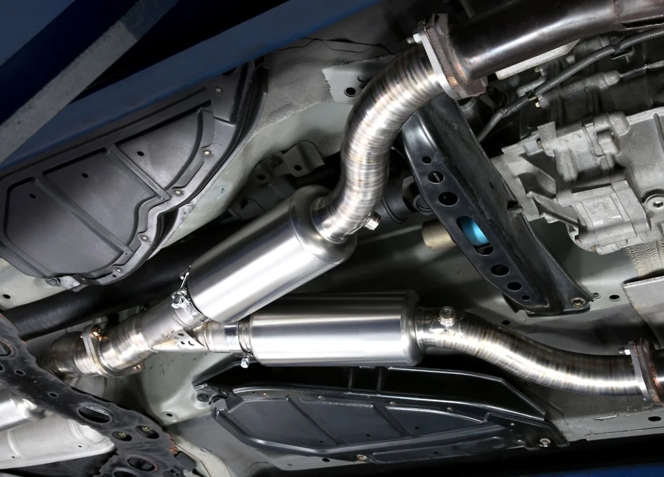 An aftermarket Y pipe installed on a 350z