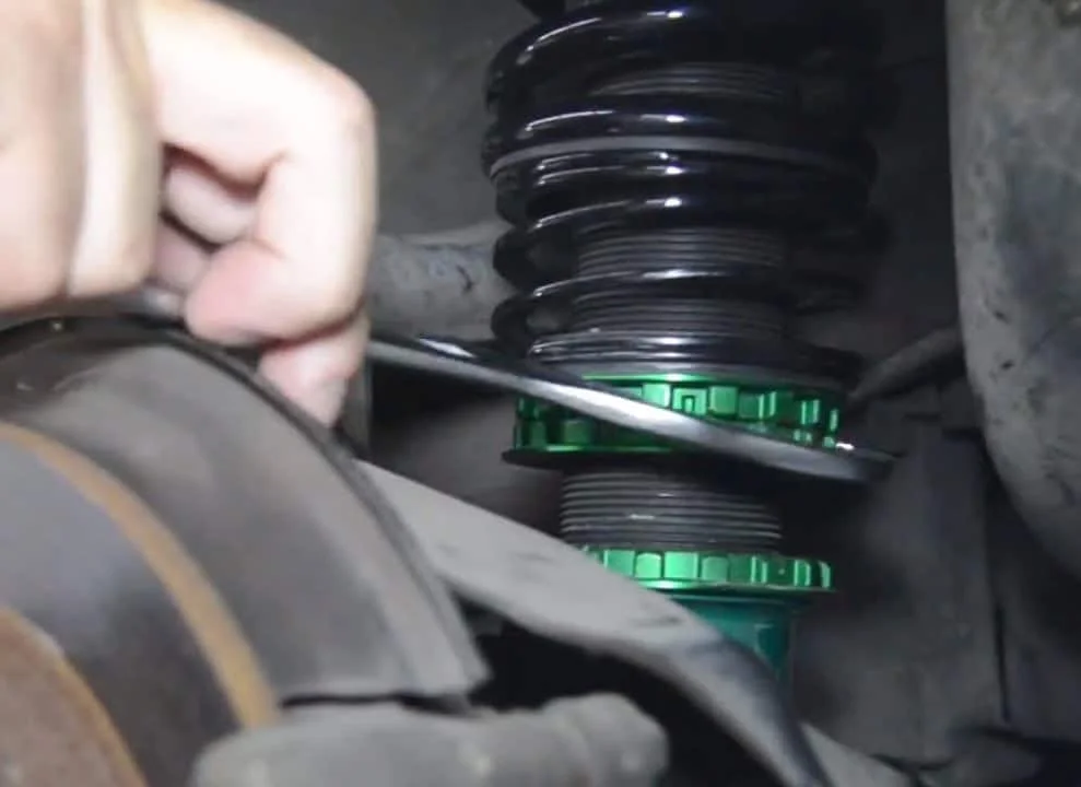 Adjusting coilover preload