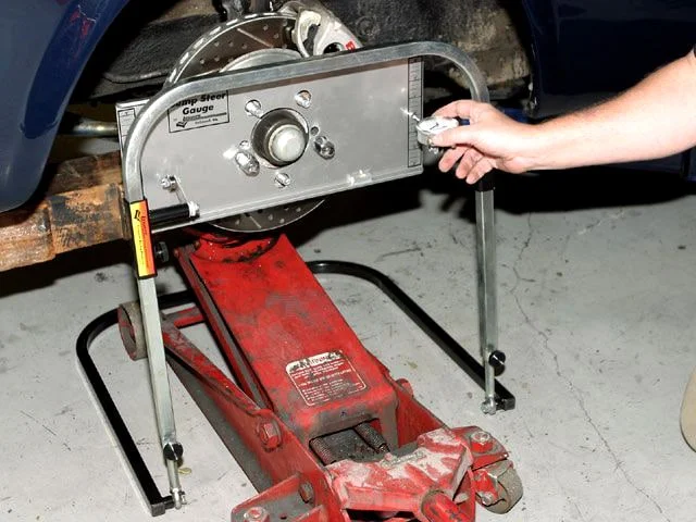 Measuring bump steer using a gauge