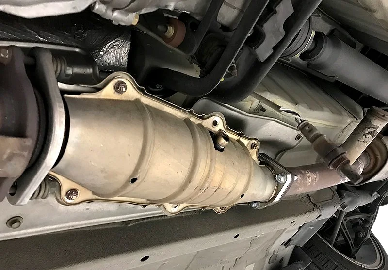 High flow catalytic converter