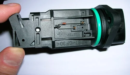 Resistive platinum wire inside MAF sensor