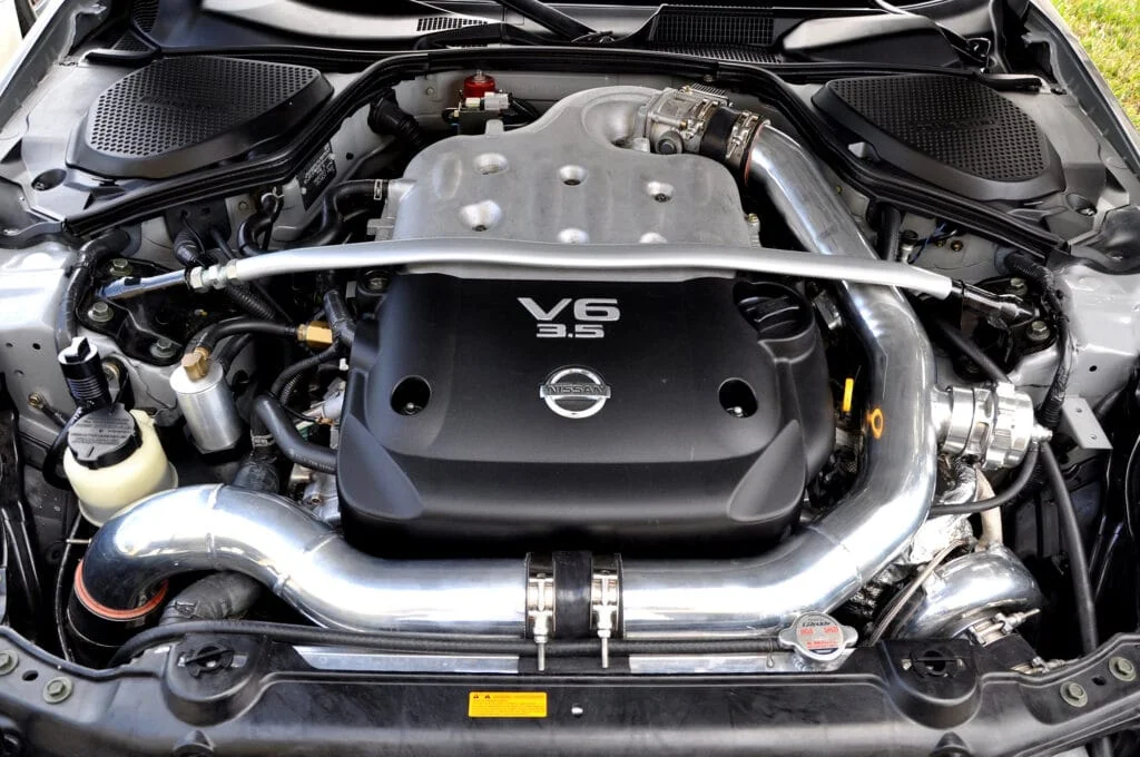 Nissan 350z engine bay with strut brace and cold air intake