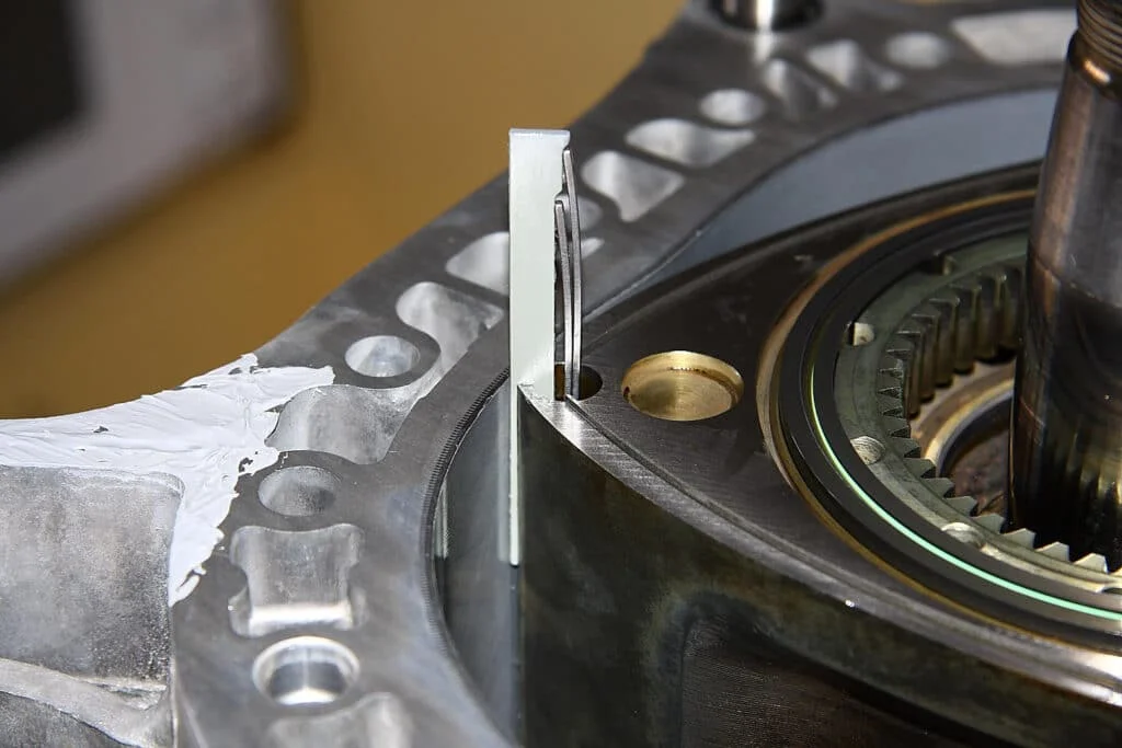 Rotary apex seals
