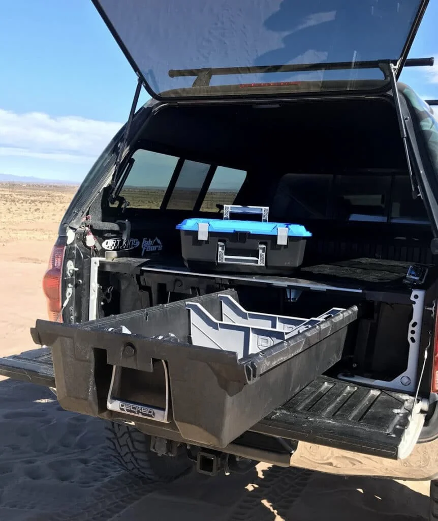 Camper shell equipped with Decked camper kit
