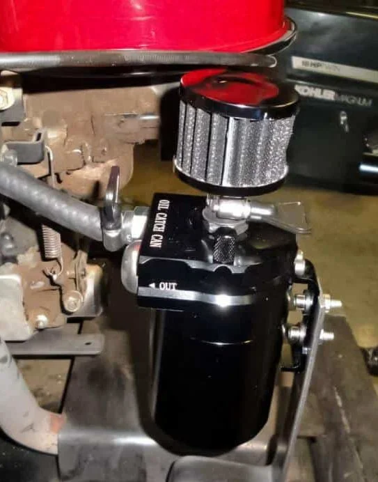Baffled oil catch can