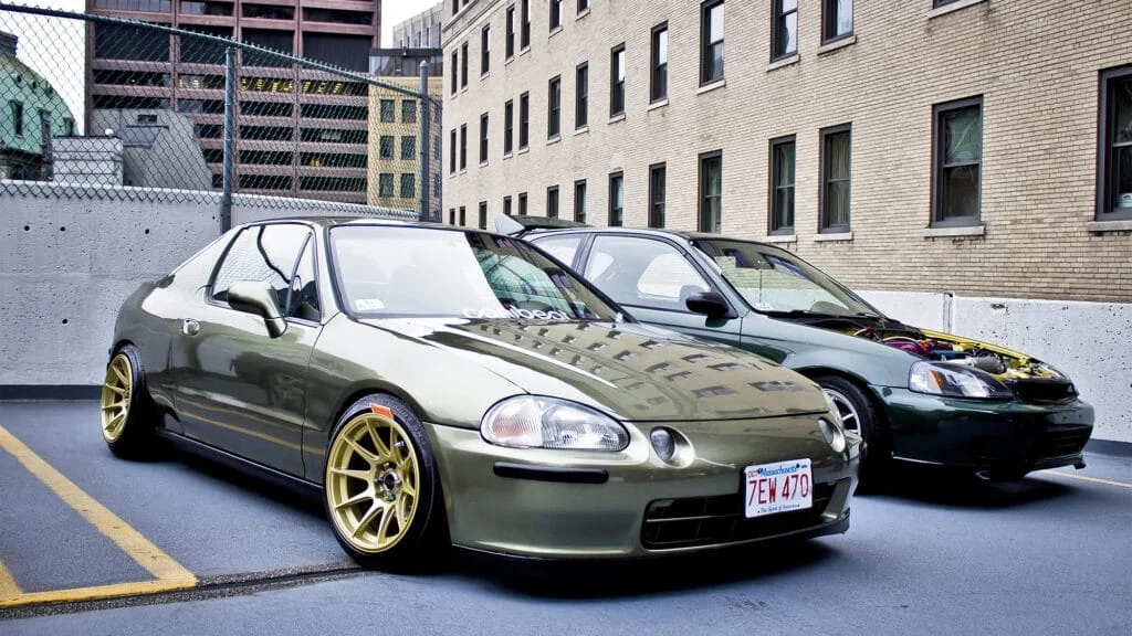 A 1996 Del Sol parked next to an EK9 Type-R