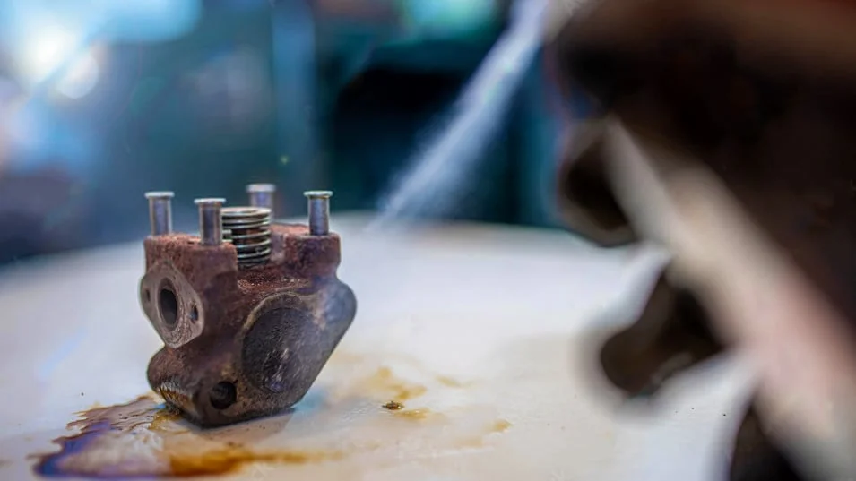 Spraying a dirty EGR valve
