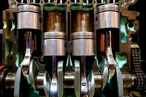 Cut-section of an engine displaying pistons