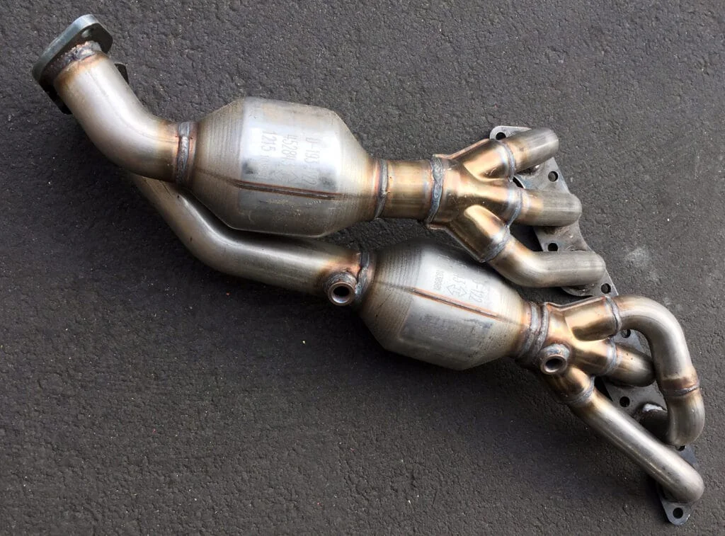 MagnaFlow catalytic-converter equipped header