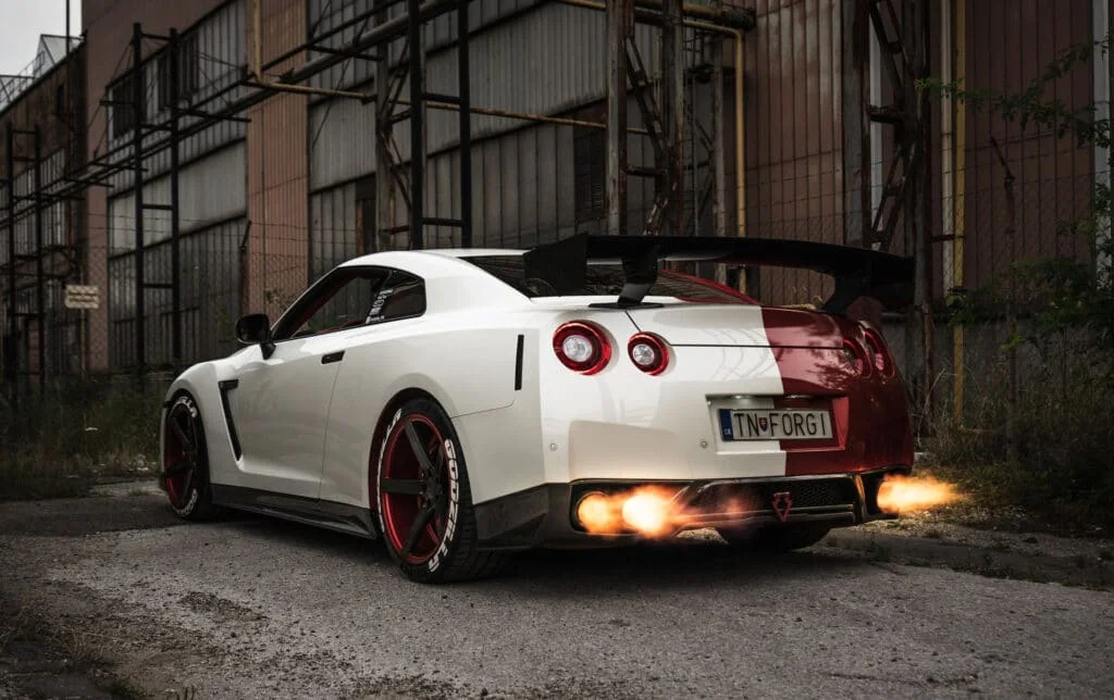 Nissan R35 GT-R's VR38 popping flames