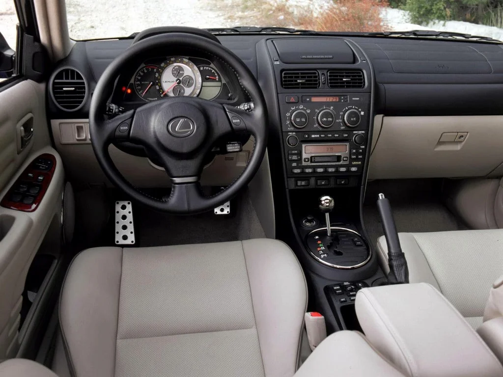 Lexus SportCross interior