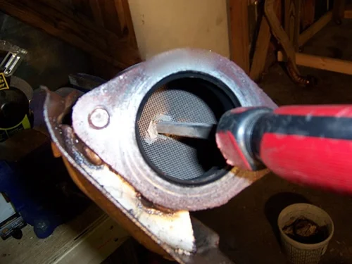 Cat-con gutting process with chisel