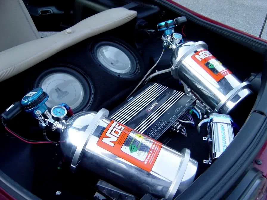 Dual chrome NOS canisters installed