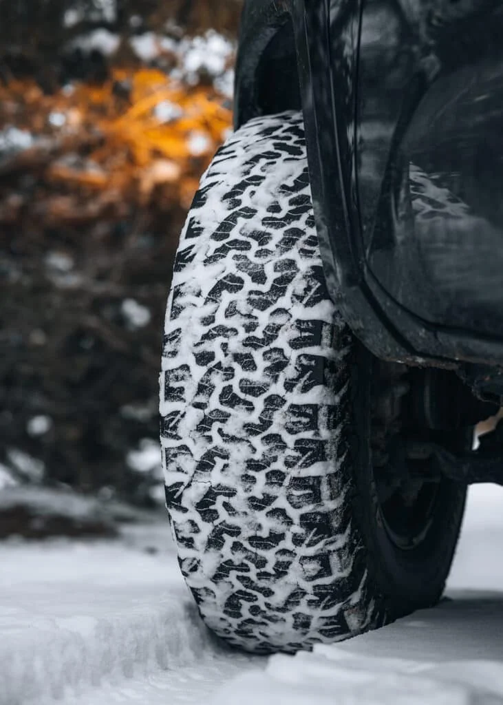 Snow tire tread 