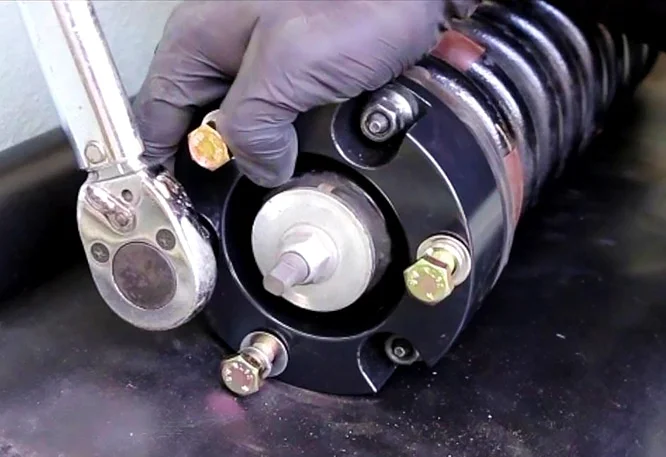 Installing a leveling kit on a factory strut