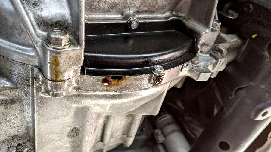 Crankshaft oil leak in a K20 engine