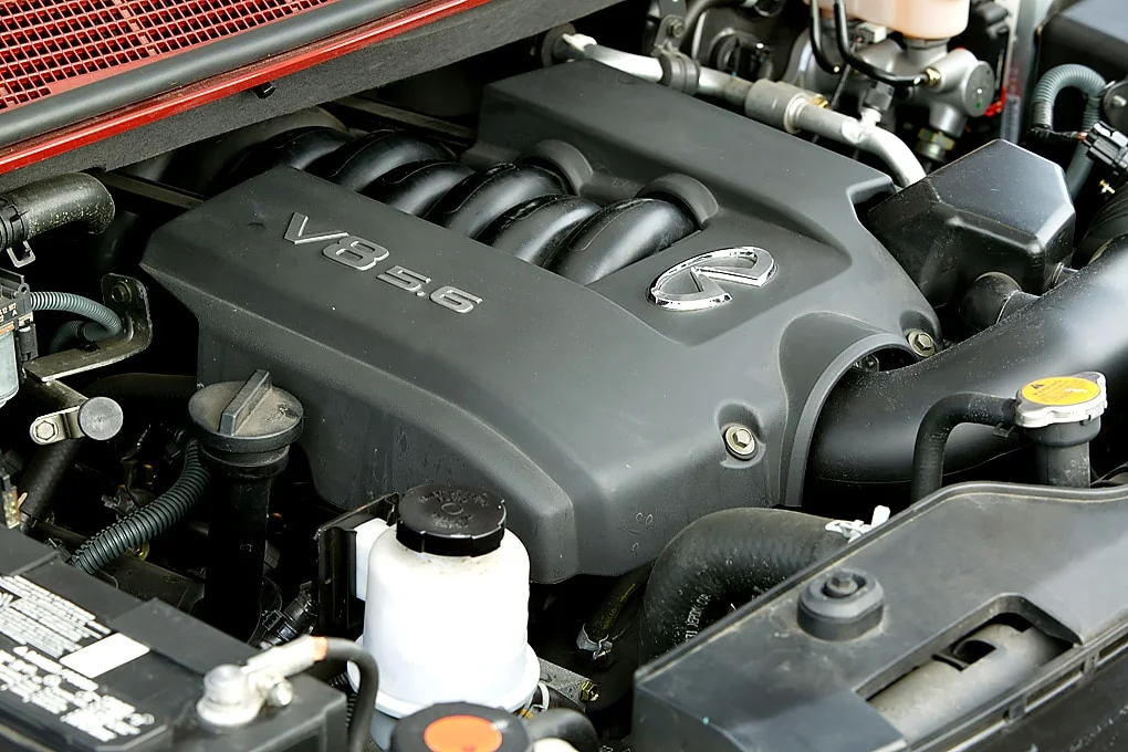 Infiniti V8 engine valve cover