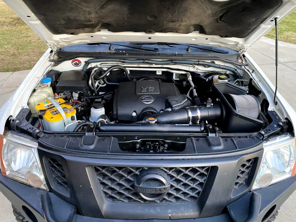 Nissan Pathfinder engine bay