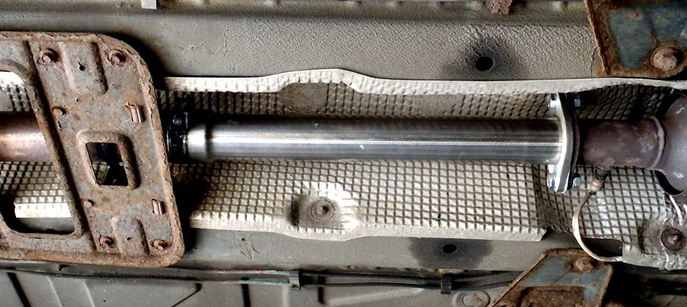 OEM resonator replaced with straight pipe