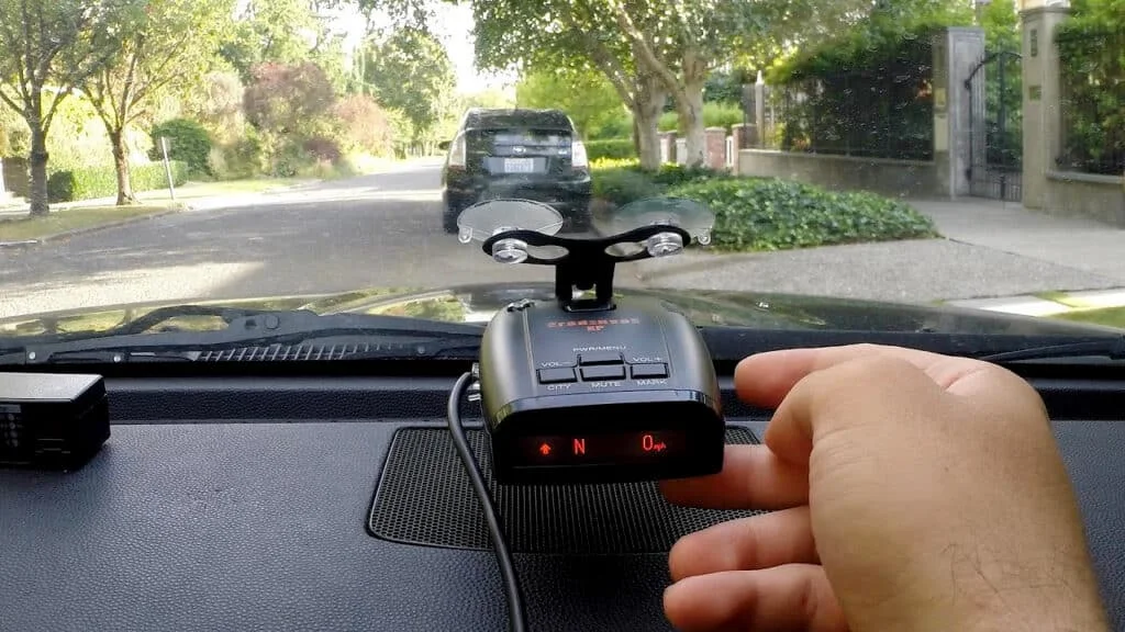 Operating a radar detector