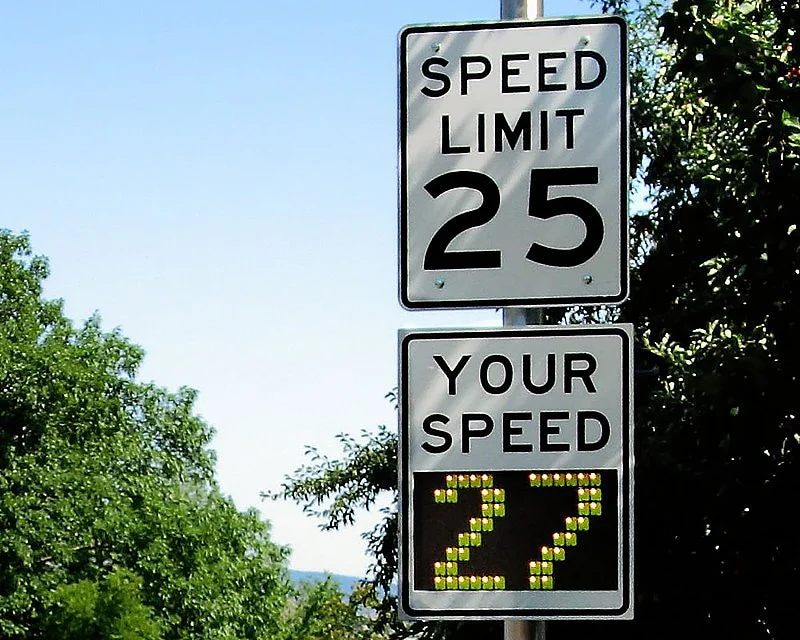 Speed limit sign and indicator in Maine