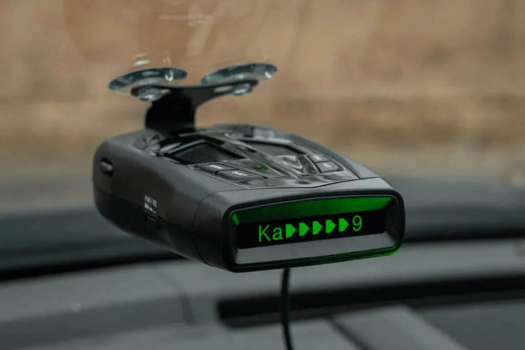 Windshield-mounted radar detector in Ohio