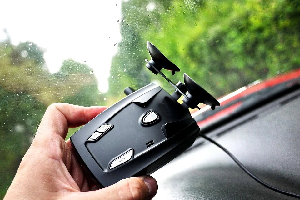 Uninstalling a radar detector