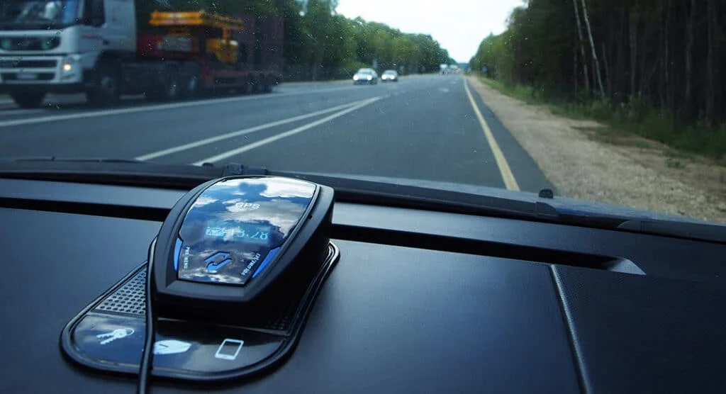 Radar detector mounted on the dashboard of a car in Rhode Island
