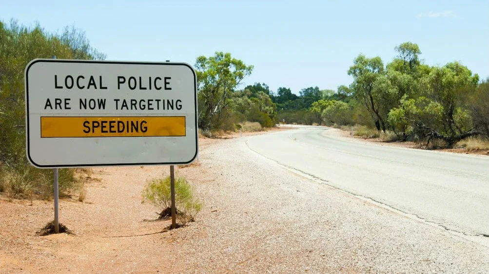 Speed targeting warning sign
