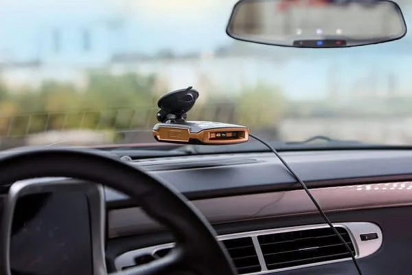 Windshield-mounted radar detector in Kansas City