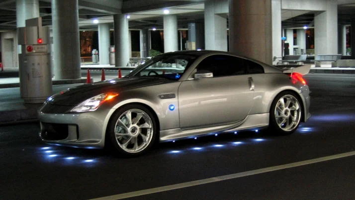 Silver 350z with white LED underglow