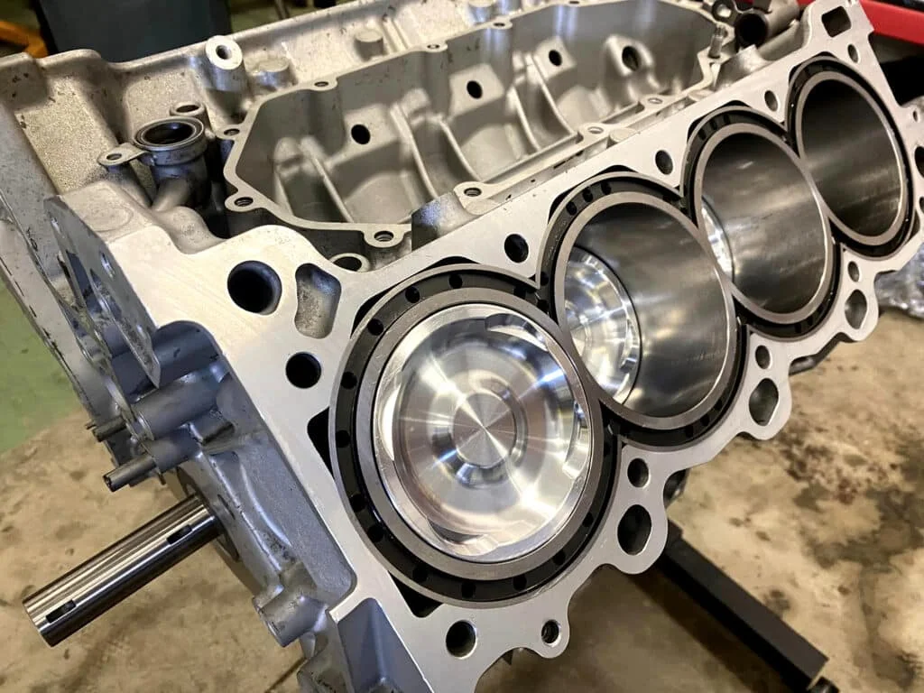 3UR-FE engine internals