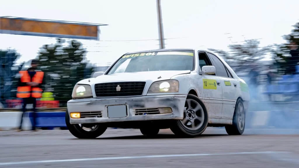 Toyota Crown Athlete V S170 mid-drift