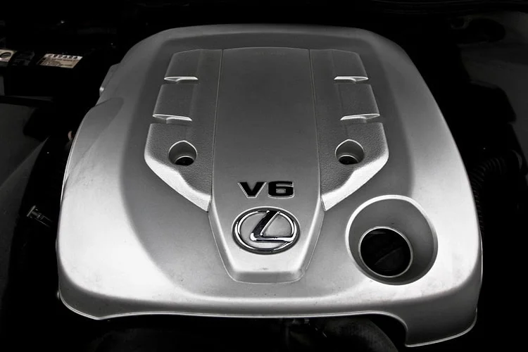 3GR-FE engine cover