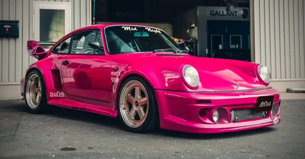 A Pink Abflug twin-turbo 930 Porsche