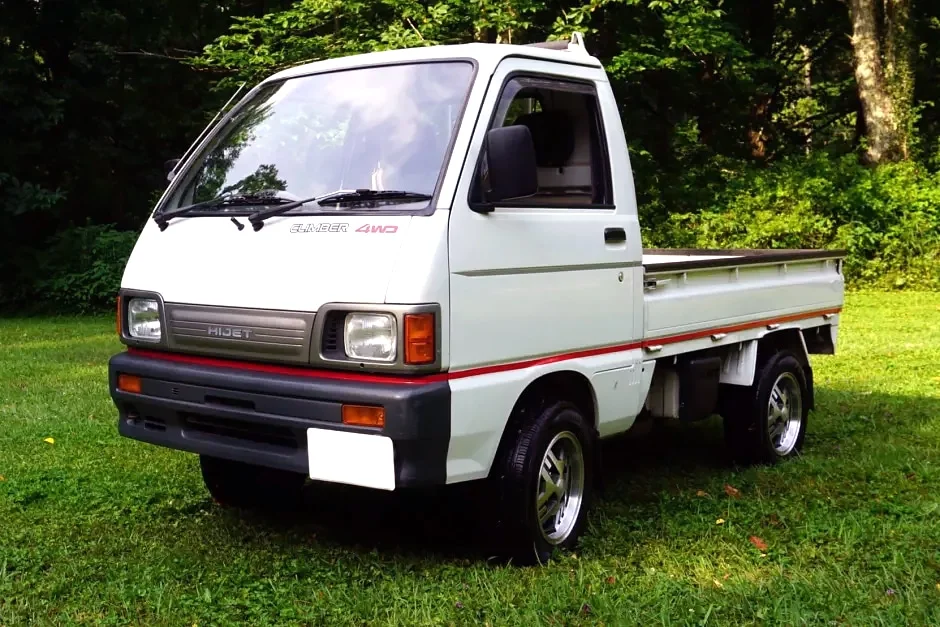 White 7th Gen Daihatsu Hijet